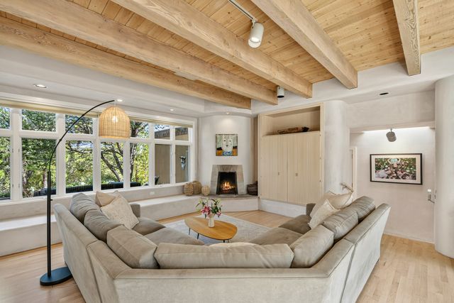 2220 Wilderness Meadow, Santa Fe, NM 87505
