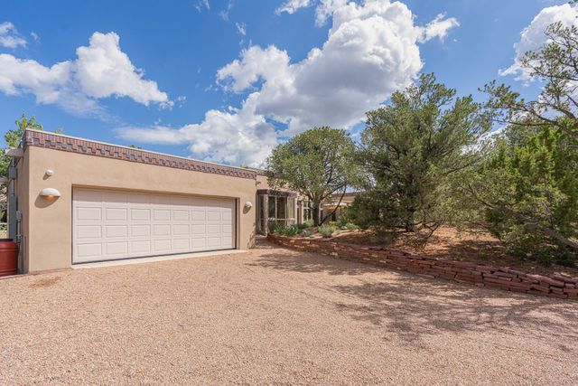 2220 Wilderness Meadow, Santa Fe, NM 87505