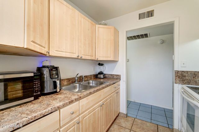 5438 W ROANOKE Avenue, Phoenix, AZ 85035