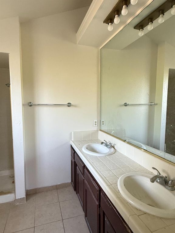 Image 20 of property listing at 6366 N Forestiere Avenue, Fresno, CA 93722
