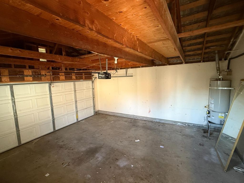 Image 25 of property listing at 6366 N Forestiere Avenue, Fresno, CA 93722