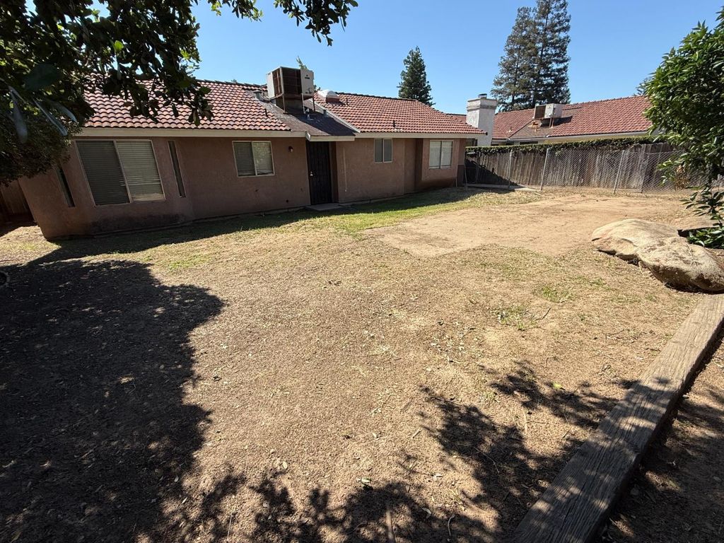 Image 28 of property listing at 6366 N Forestiere Avenue, Fresno, CA 93722