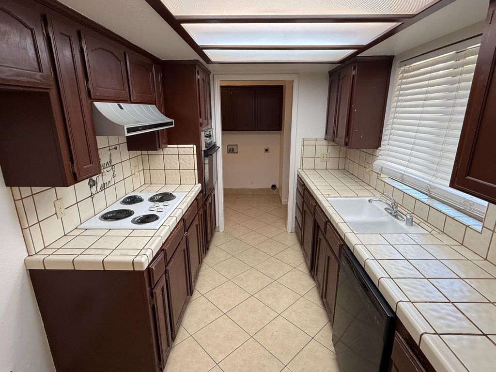 Image 3 of property listing at 6366 N Forestiere Avenue, Fresno, CA 93722
