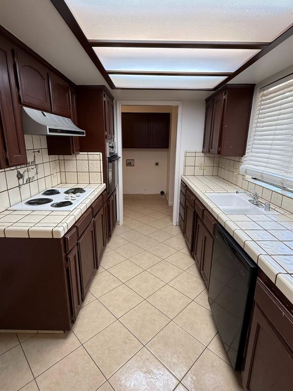 Image 4 of property listing at 6366 N Forestiere Avenue, Fresno, CA 93722