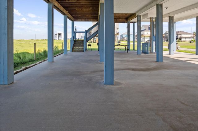 874 Mr G Drive, Crystal Beach, TX 77650