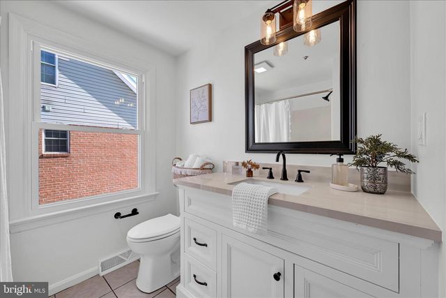 1015 E WALNUT ST, Lancaster, PA 17602