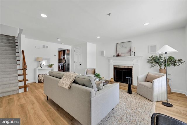 1015 E WALNUT ST, Lancaster, PA 17602