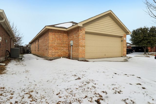 8919 Valley River Drive, Fort Worth, TX 76244