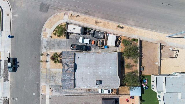 901 Desert Verbena, Socorro, TX 79927