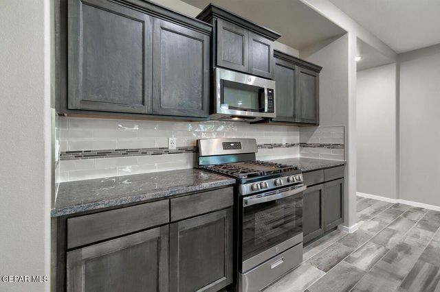 901 Desert Verbena, Socorro, TX 79927