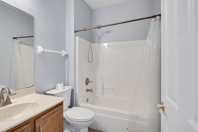 8245 SAWYER MILL CV, Bartlett, TN 38002