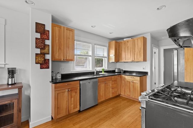 5 Northfield Ave, Quincy, MA 02169