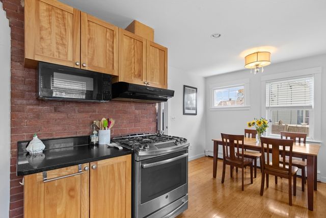 5 Northfield Ave, Quincy, MA 02169
