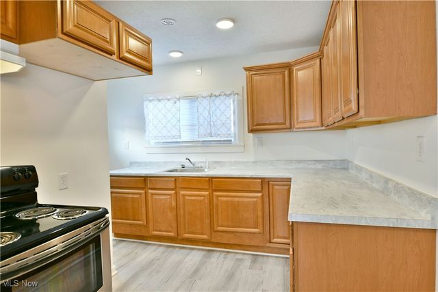 1970 Newdale Avenue, Akron, OH 44320