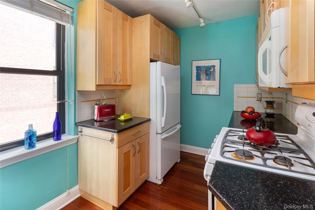 3840 Greystone Avenue 2O, Bronx, NY 10463