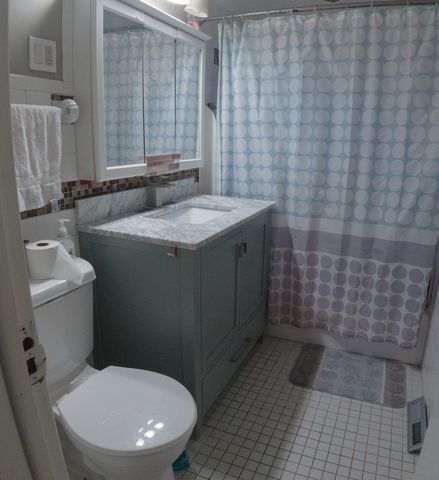 23725 N FIELD Road, Lake Zurich, IL 60047