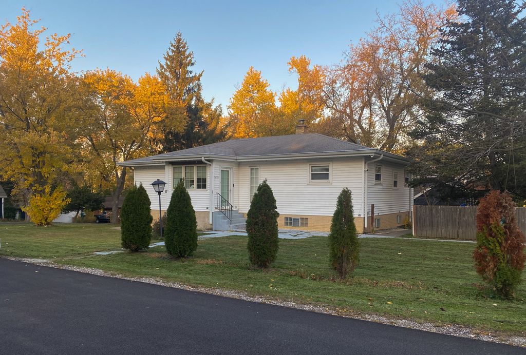 23725 N FIELD Road, Lake Zurich, IL 60047