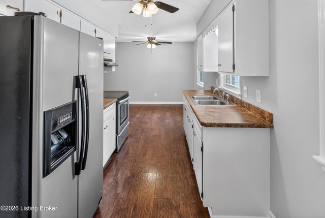 6610 Sunny Vale Way, Louisville, KY 40272