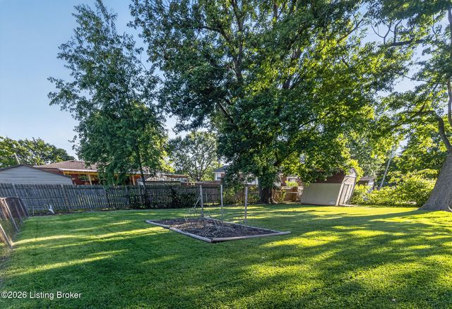 6610 Sunny Vale Way, Louisville, KY 40272