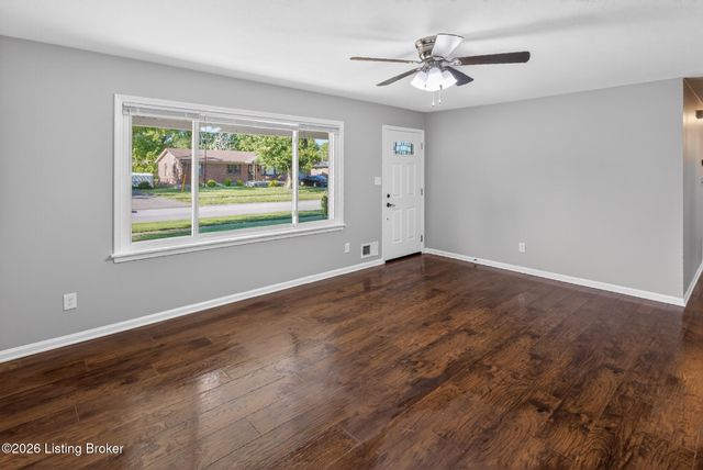 6610 Sunny Vale Way, Louisville, KY 40272