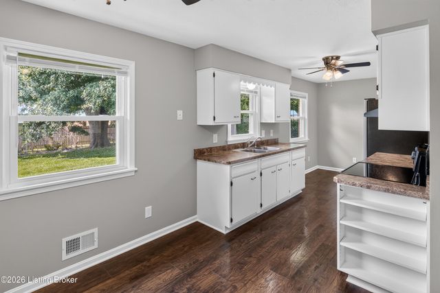 6610 Sunny Vale Way, Louisville, KY 40272