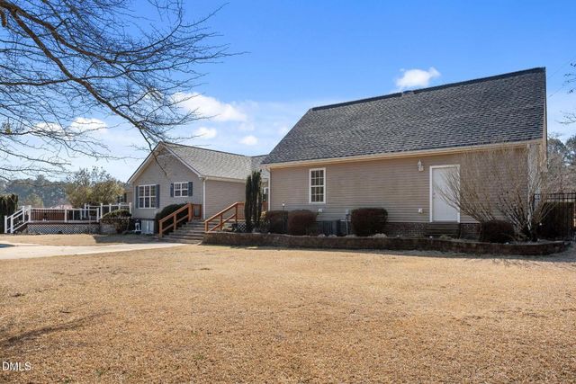 120 Mockingbird Lane, Spring Lake, NC 28390