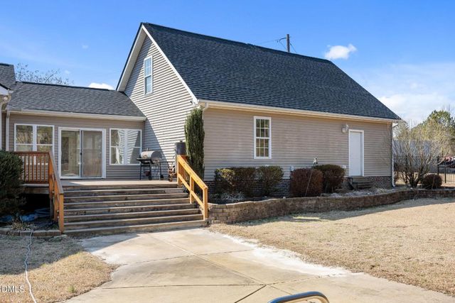 120 Mockingbird Lane, Spring Lake, NC 28390