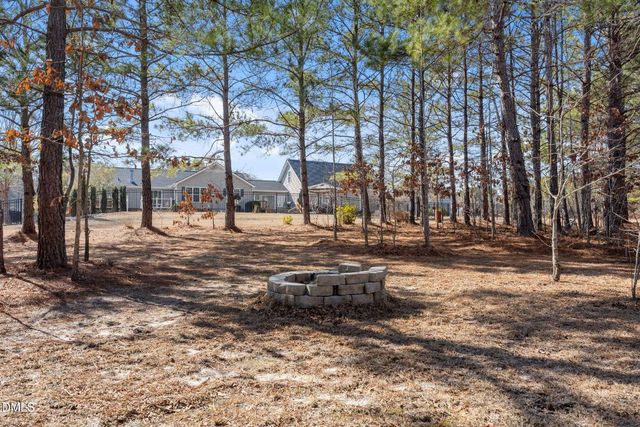 120 Mockingbird Lane, Spring Lake, NC 28390