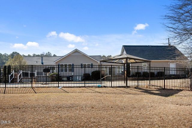 120 Mockingbird Lane, Spring Lake, NC 28390