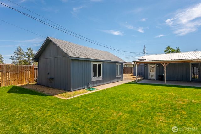 1036 W Luta Street, Moses Lake, WA 98837
