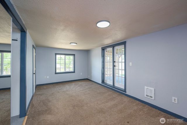 1036 W Luta Street, Moses Lake, WA 98837