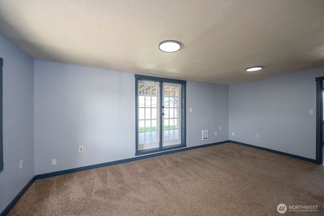1036 W Luta Street, Moses Lake, WA 98837