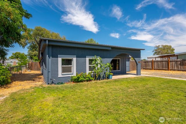 1036 W Luta Street, Moses Lake, WA 98837