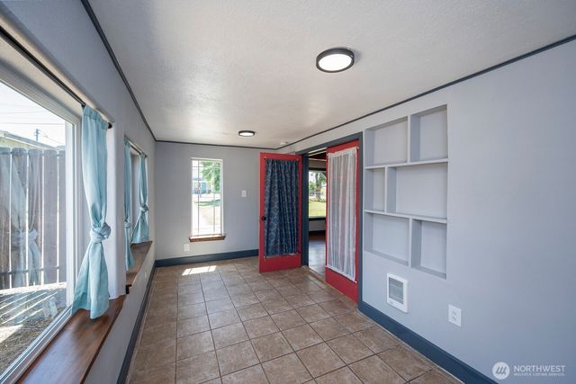 1036 W Luta Street, Moses Lake, WA 98837