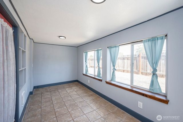 1036 W Luta Street, Moses Lake, WA 98837