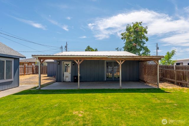 1036 W Luta Street, Moses Lake, WA 98837