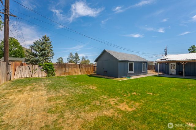 1036 W Luta Street, Moses Lake, WA 98837