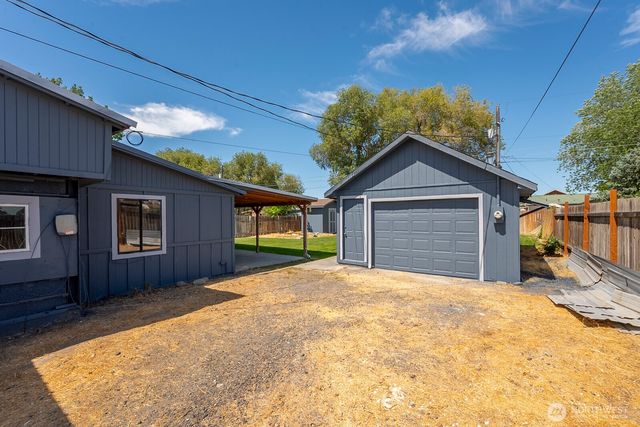 1036 W Luta Street, Moses Lake, WA 98837