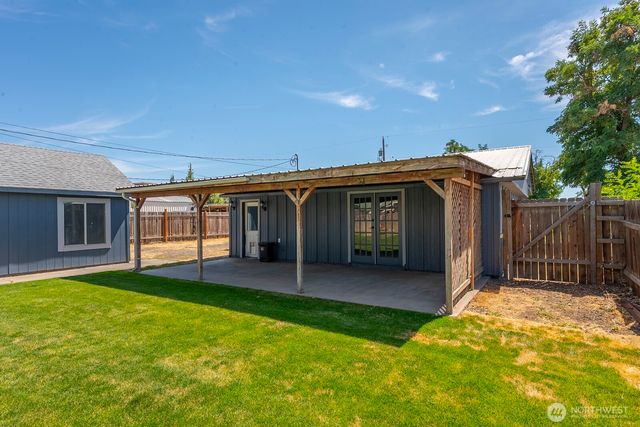1036 W Luta Street, Moses Lake, WA 98837