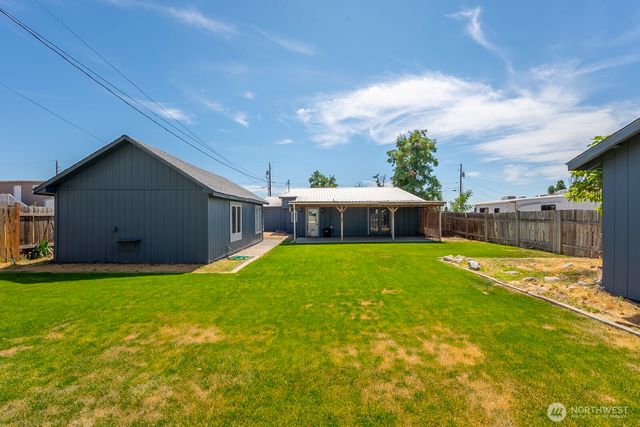 1036 W Luta Street, Moses Lake, WA 98837