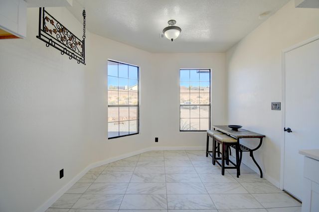 725 SILVER Court NE, Rio Rancho, NM 87124