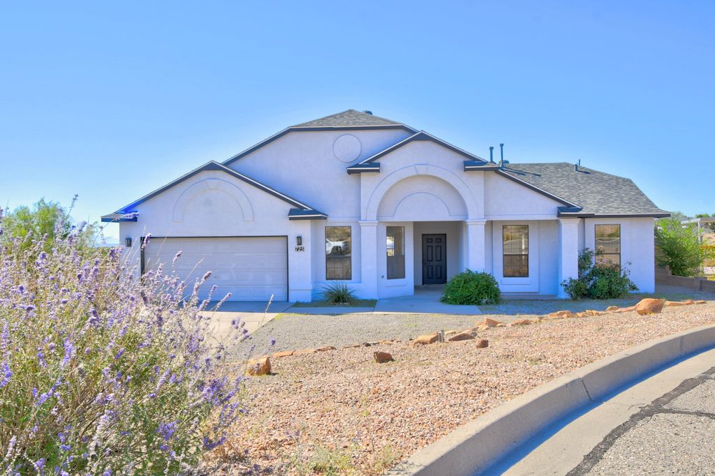 725 SILVER Court NE, Rio Rancho, NM 87124