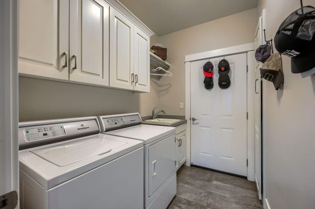 4040 Crystal Springs Drive, Medford, OR 97504