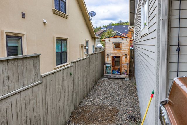 4040 Crystal Springs Drive, Medford, OR 97504