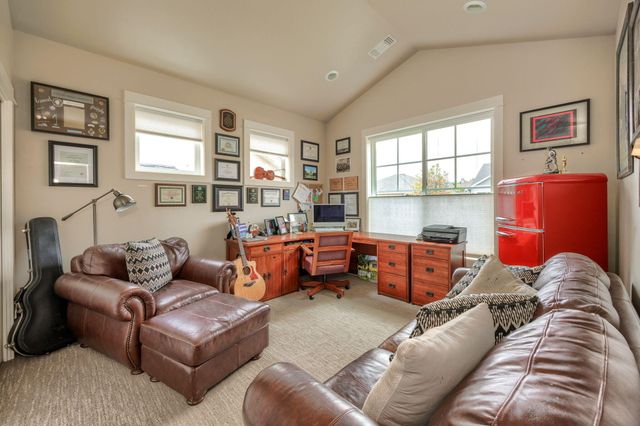 4040 Crystal Springs Drive, Medford, OR 97504