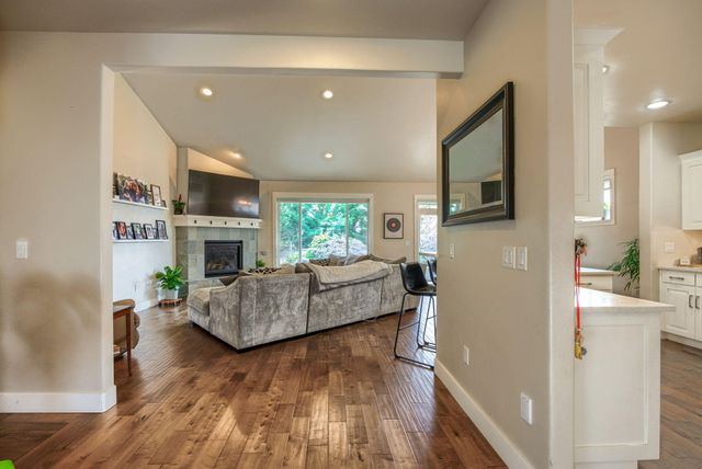 4040 Crystal Springs Drive, Medford, OR 97504