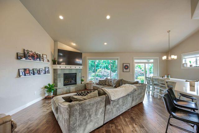 4040 Crystal Springs Drive, Medford, OR 97504