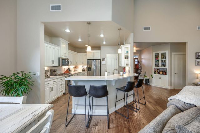 4040 Crystal Springs Drive, Medford, OR 97504