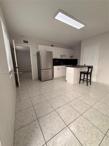 3666 SW 24th Ter R, Miami, FL 33145