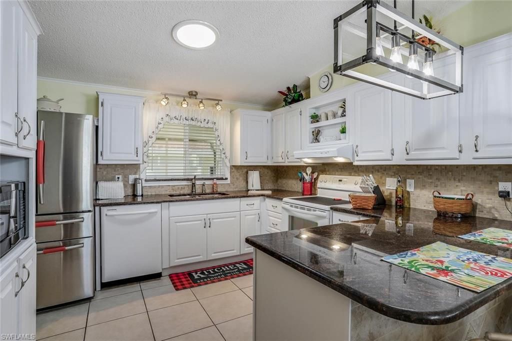 10591 Wales LOOP, BONITA SPRINGS, FL 34135 — photo 4